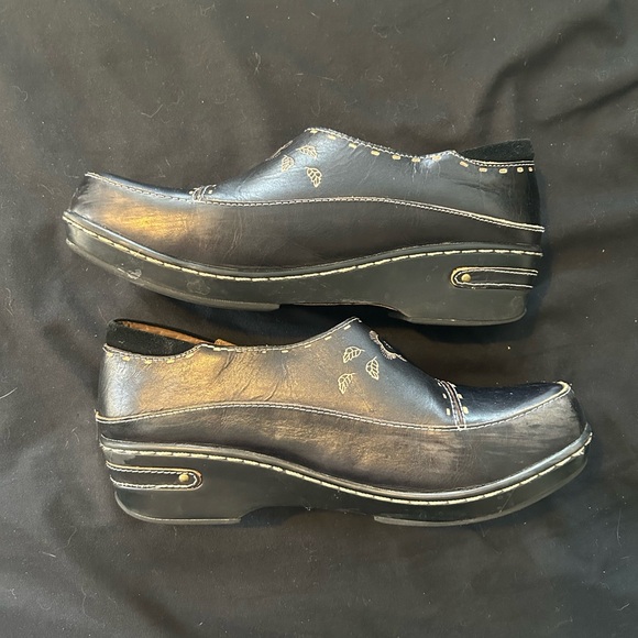 Spring Step Black Floral Loafers - Picture 3 of 5